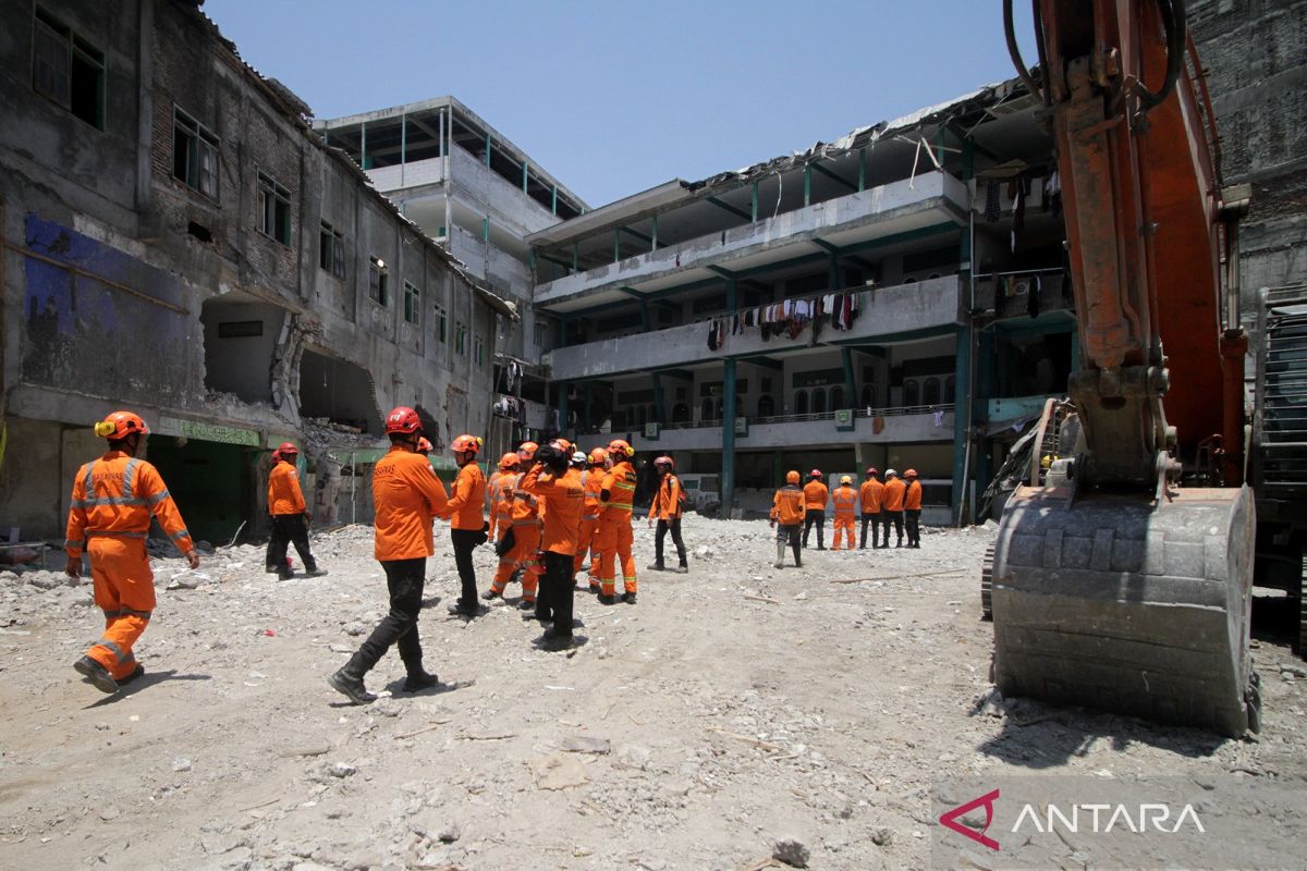 Melihat dua sisi musibah di Pondok Pesantren Al-Khoziny